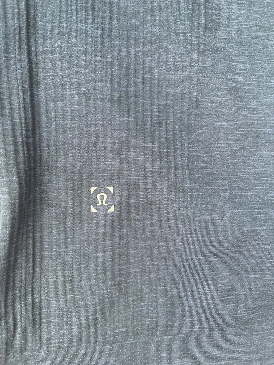 lululemon athletica Men's Navy Long-Sleeve Performance Top - Picture 2 of 10